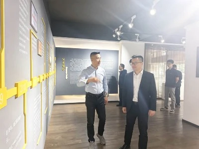Government officials visit houtu .jpg Government officials visit houtu .jpg